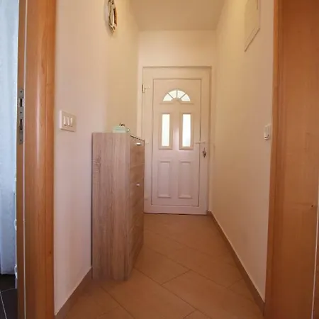 Nika Tar-Vabriga